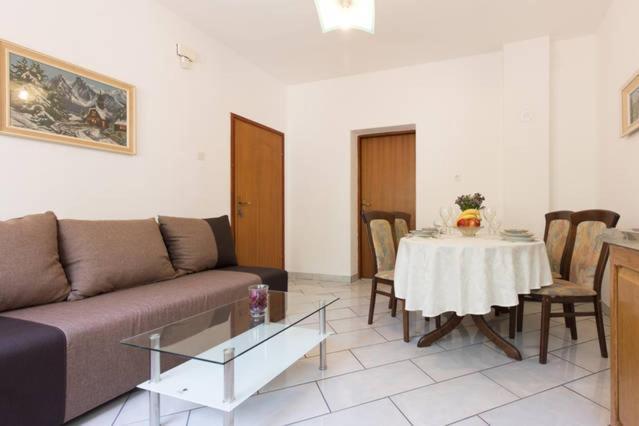 Lucia Hotel Сен Екстериор снимка